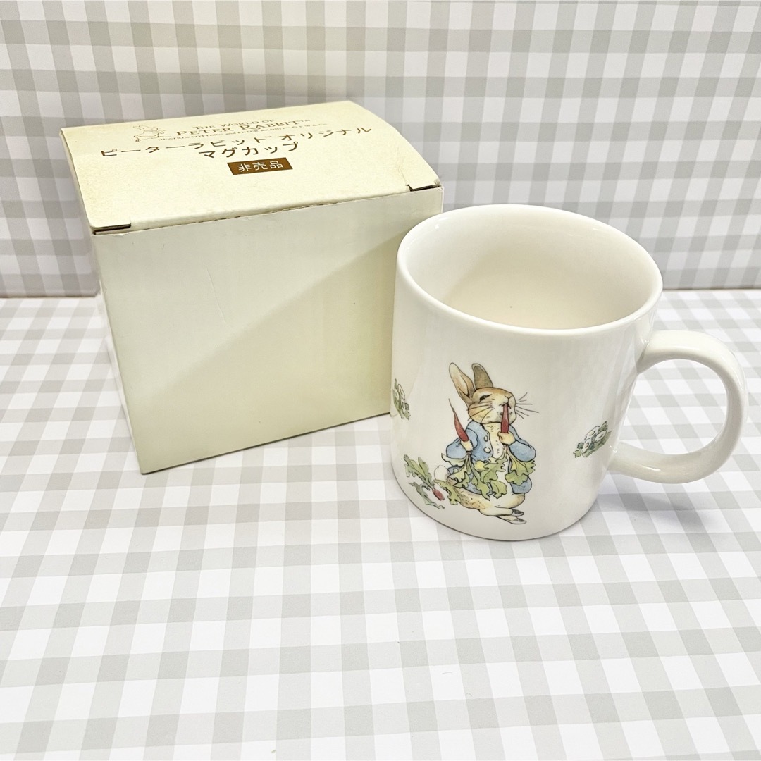 PETER RABBIT（TM）(ピーターラビット)のピーターラビット　オリジナル　マグカップ　コップ　陶器　非売品 インテリア/住まい/日用品のキッチン/食器(グラス/カップ)の商品写真