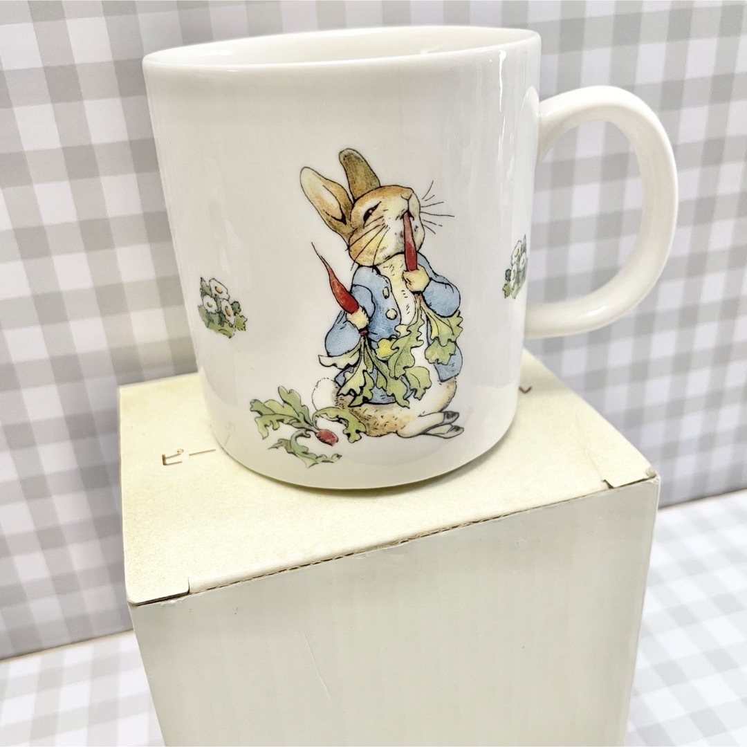 PETER RABBIT（TM）(ピーターラビット)のピーターラビット　オリジナル　マグカップ　コップ　陶器　非売品 インテリア/住まい/日用品のキッチン/食器(グラス/カップ)の商品写真