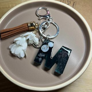 【M】目黒蓮 モチーフ イニシャル キーホルダー 文字 色 変更可能 値下げ不可(キーホルダー/ストラップ)