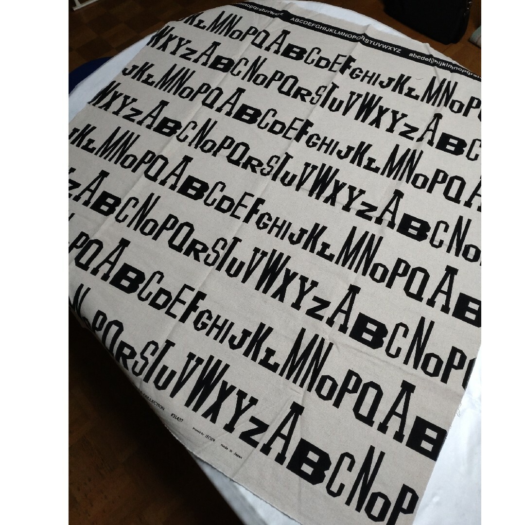アルファベット　綿麻　生地　ルシアン ハンドメイドの素材/材料(生地/糸)の商品写真