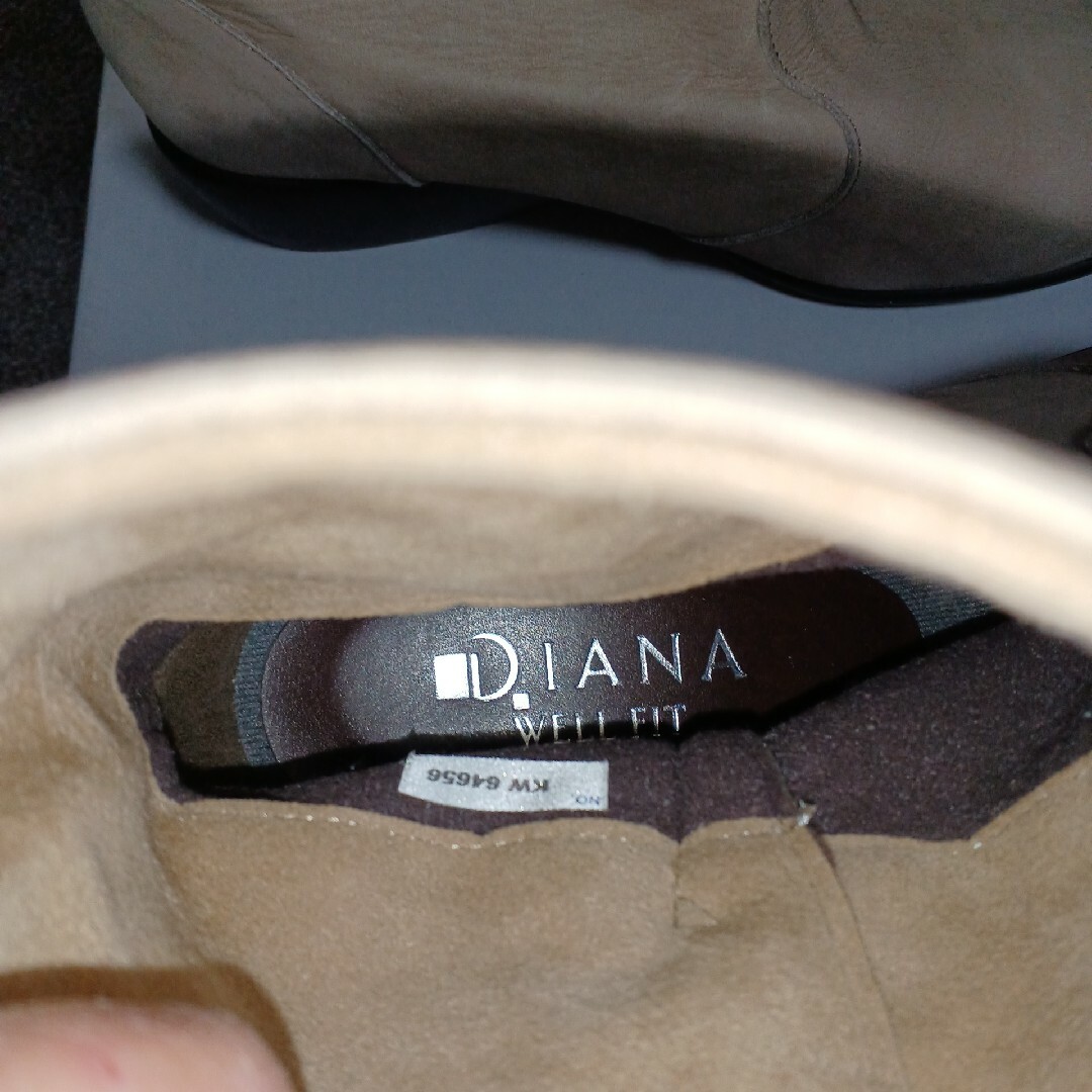 DIANA(ダイアナ)の美品　ダイアナ　スエードブーツ　23.5cm ショートブーツ スエード レディースの靴/シューズ(ブーツ)の商品写真