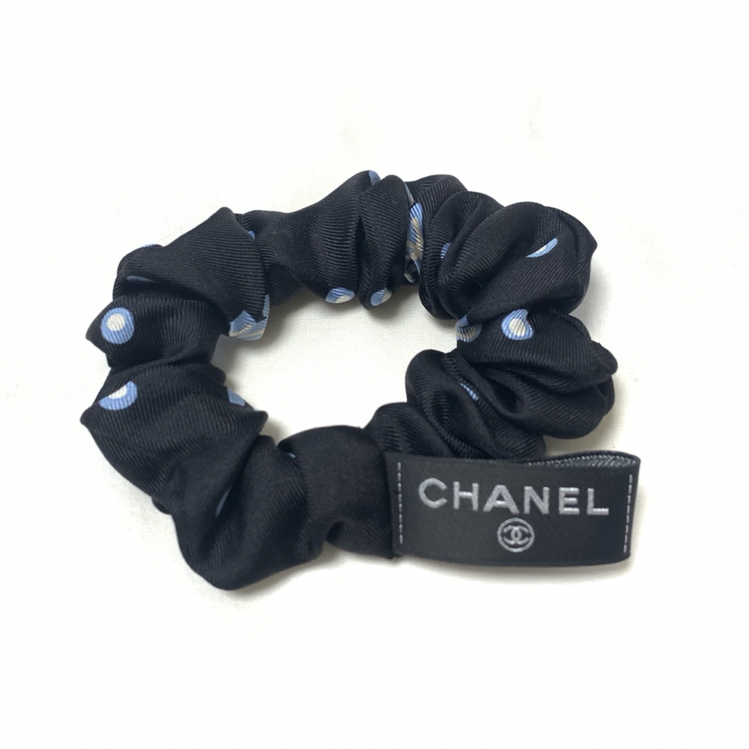 CHANEL(シャネル)のシャネル CHANEL スカーフ シュシュ ココマーク ヘアアクセサリー レディースのヘアアクセサリー(ヘアゴム/シュシュ)の商品写真