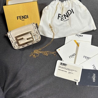 FENDI - FENDI 【FENDI】ナノバゲット チャーム ホワイトナッパレザー チャーム