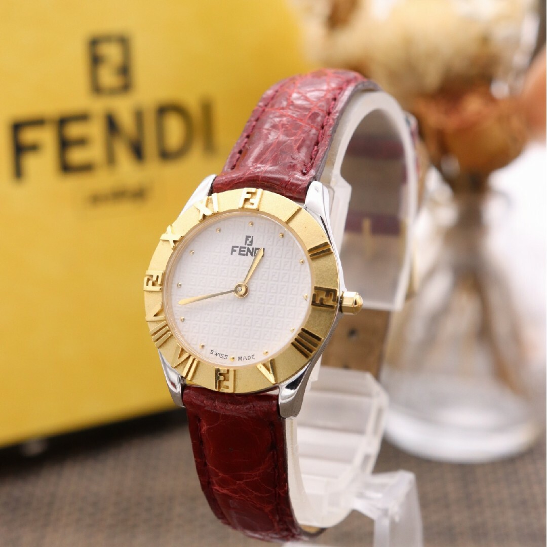 FENDI(フェンディ)の正規品【新品電池】FENDI 2000L/人気モデル 動作品 ズッカ柄 レディースのファッション小物(腕時計)の商品写真