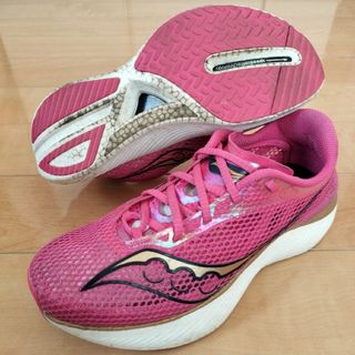 サッカニー(SAUCONY)のsaucony endorphin pro 3(陸上競技)