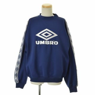 アンブロ(UMBRO)の【UMBRO】ロゴ刺繍ロゴテープ長袖スウェット(スウェット)