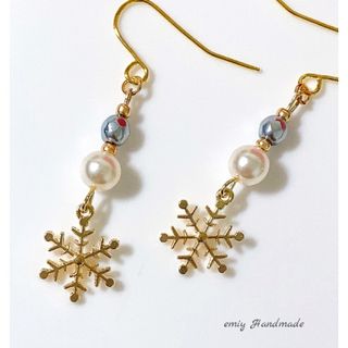 大人可愛い♡上品　パール×雪の結晶ピアス・イヤリング／ゴールド(ピアス)