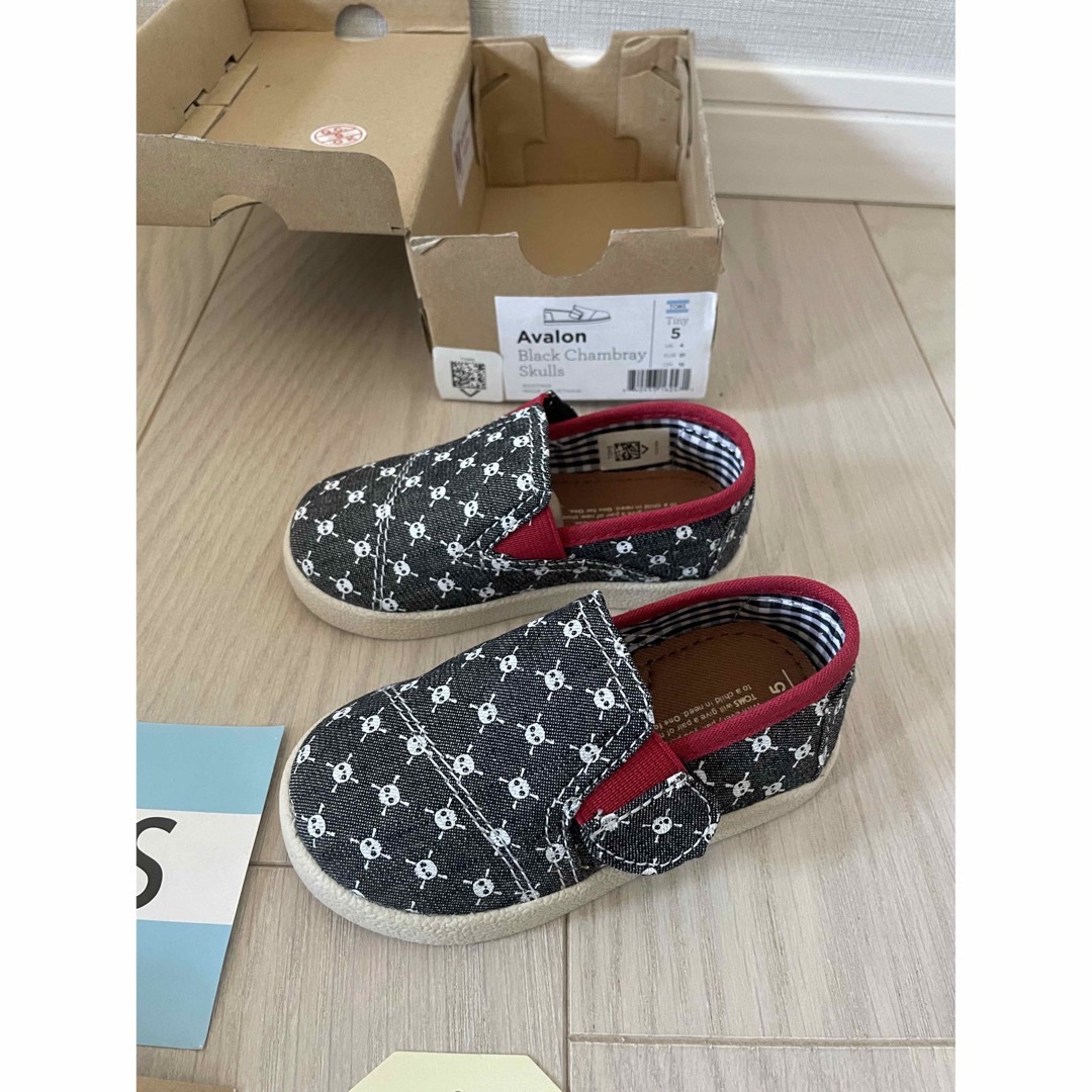 TOMS(トムズ)の新品未使用TOMSトムス スリッポン　靴　12cm 男の子　ベビーシューズ キッズ/ベビー/マタニティのベビー靴/シューズ(~14cm)(スニーカー)の商品写真