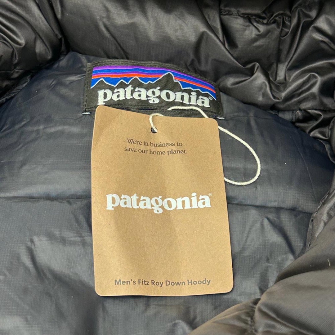 patagonia(パタゴニア)の新品 パタゴニア メンズ フィッツロイ ダウンフーディー ブラック Lサイズ メンズのジャケット/アウター(ダウンジャケット)の商品写真