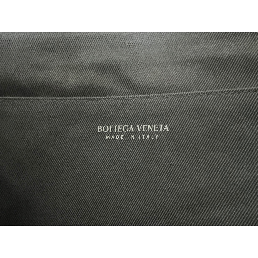 Bottega Veneta(ボッテガヴェネタ)のBOTTEGA VENETA ボッテガ ヴェネタ イントレチャート クラッチバッグ セカンドバッグ L字ファスナー レザー グレー メンズのバッグ(セカンドバッグ/クラッチバッグ)の商品写真