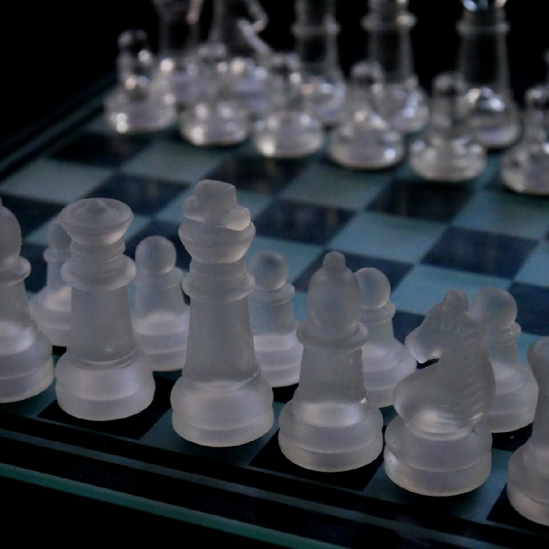 チェス　クリスタル仕様 エンタメ/ホビーのテーブルゲーム/ホビー(オセロ/チェス)の商品写真