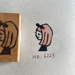 スタンプ　No. 6223横顔の女の子(はんこ)