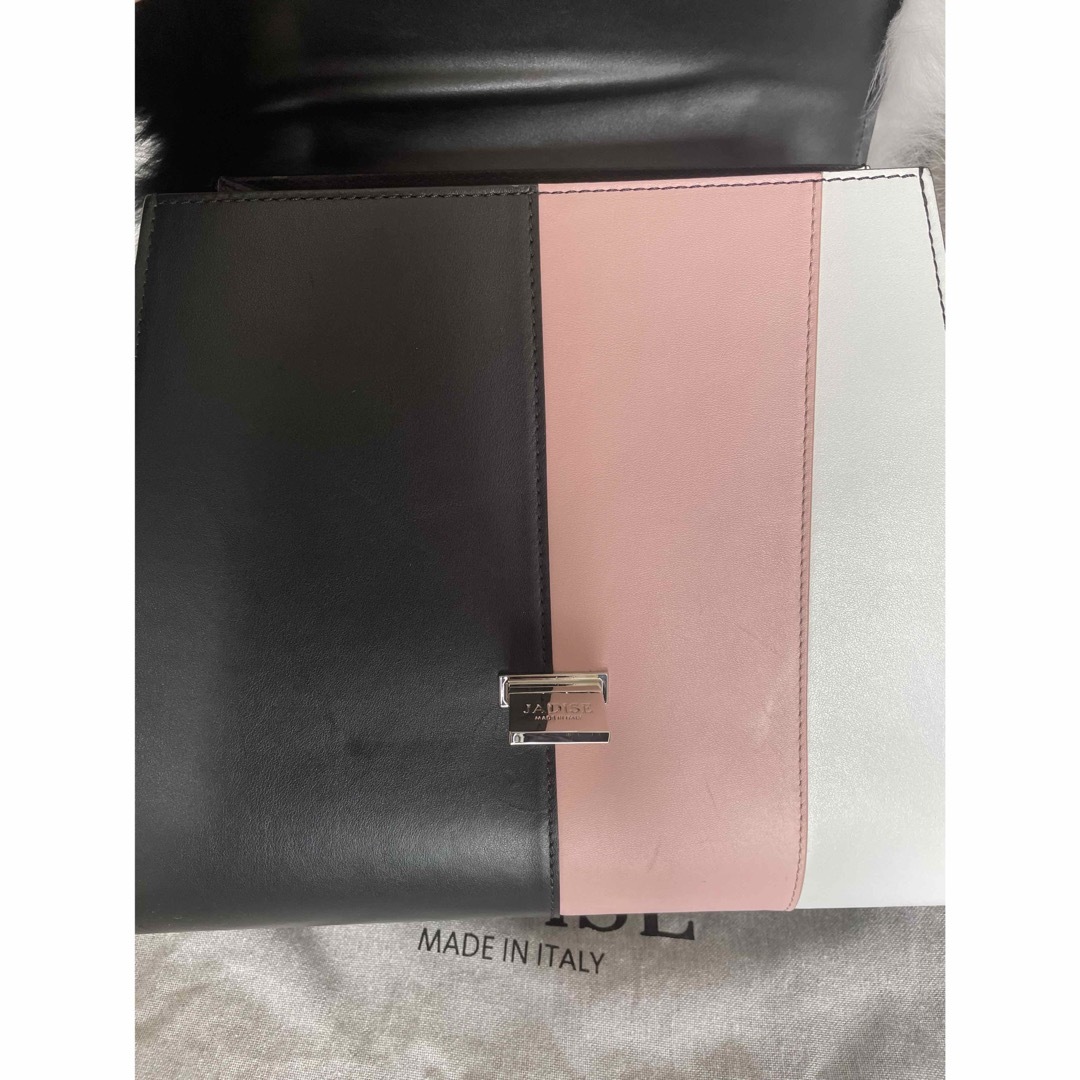 Jadiseフェルト バッグ ブラック＆ピンク レディースのバッグ(ショルダーバッグ)の商品写真
