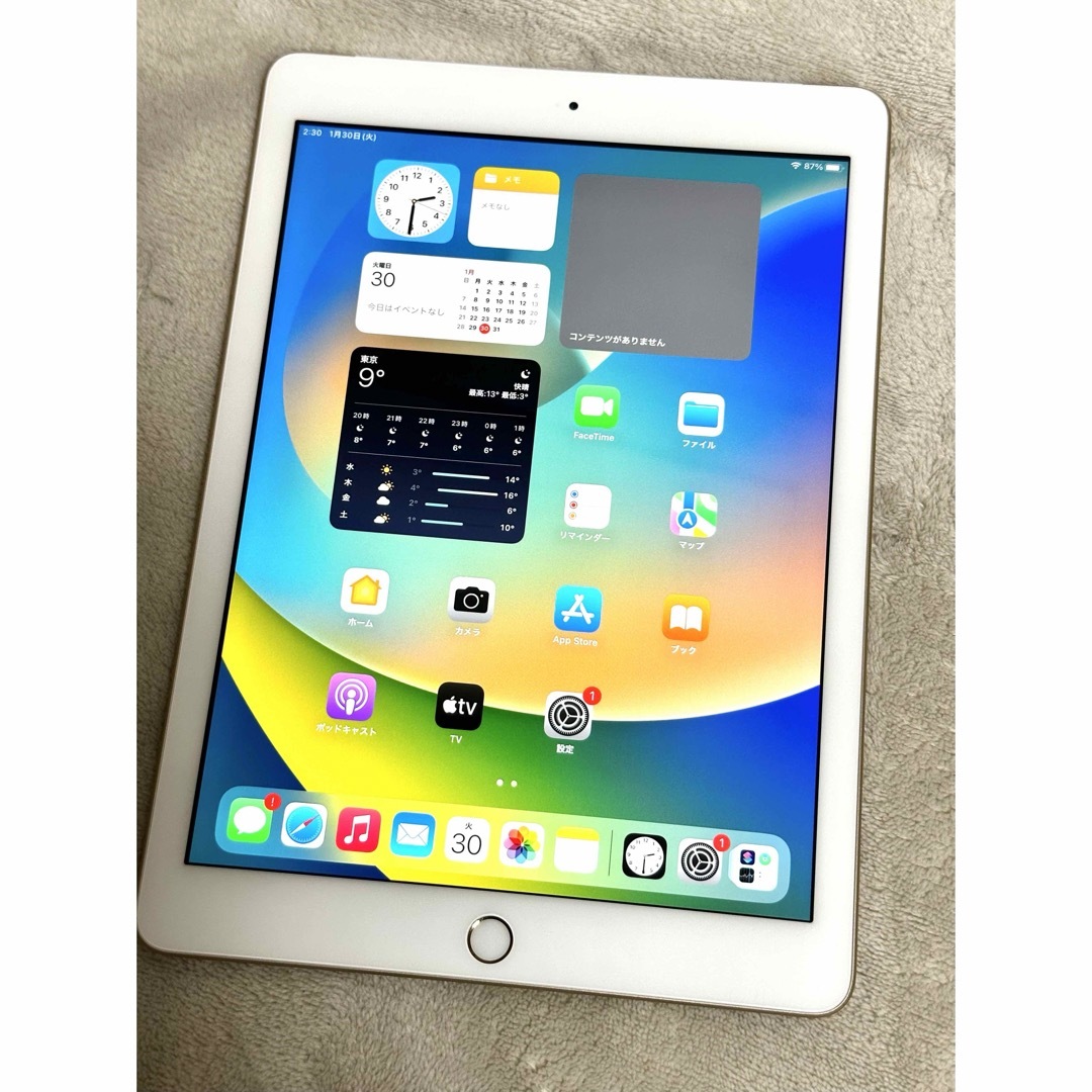 iPad(アイパッド)のiPad 9.7インチ 第5世代 32GBゴールド スマホ/家電/カメラのPC/タブレット(タブレット)の商品写真