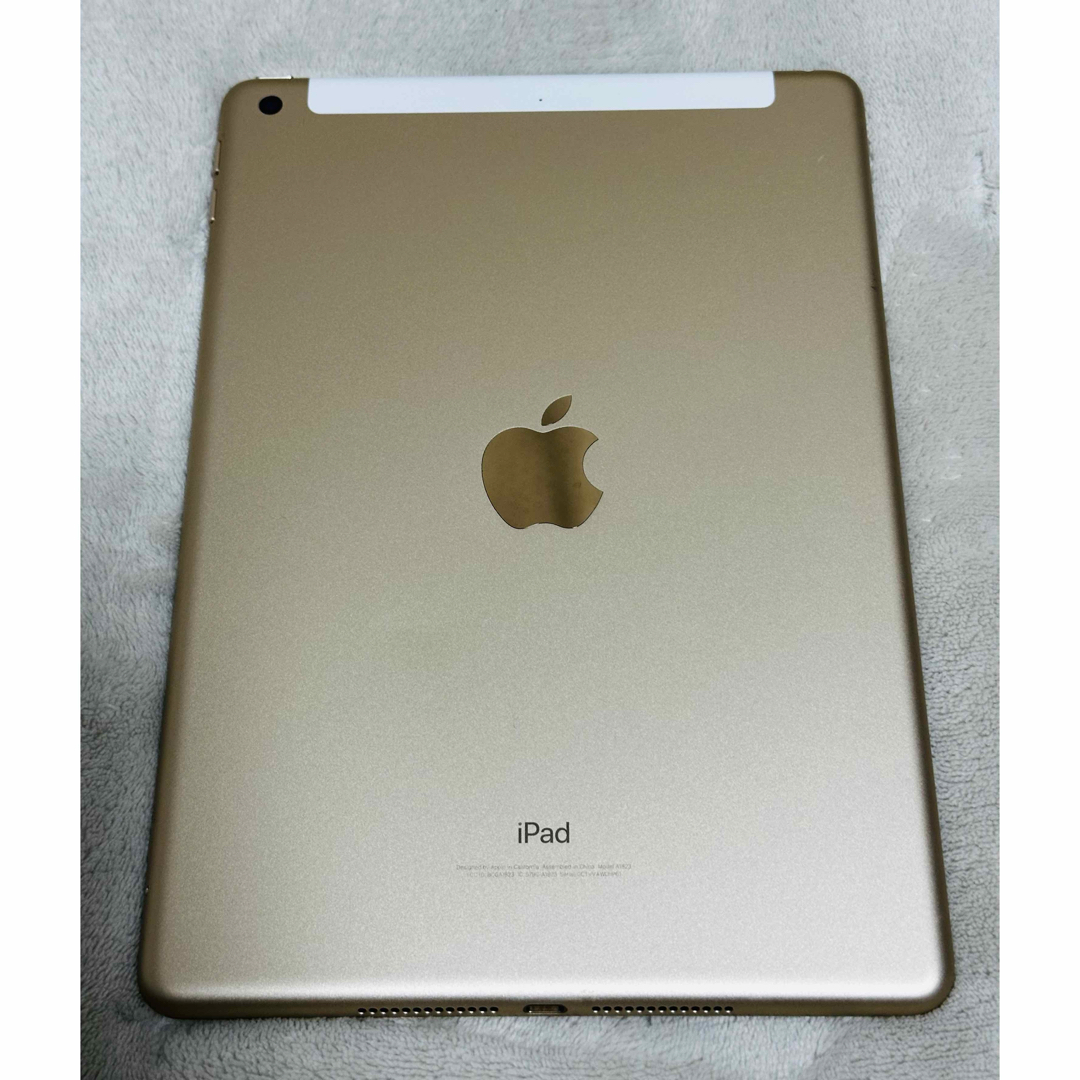 iPad(アイパッド)のiPad 9.7インチ 第5世代 32GBゴールド スマホ/家電/カメラのPC/タブレット(タブレット)の商品写真