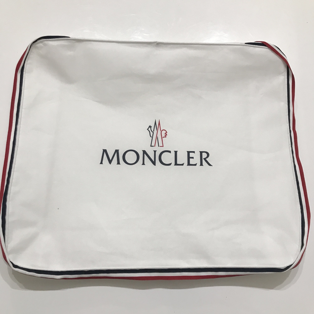 MONCLER(モンクレール)のモンクレール MONCLER不織布保存袋 レディースのバッグ(ショップ袋)の商品写真