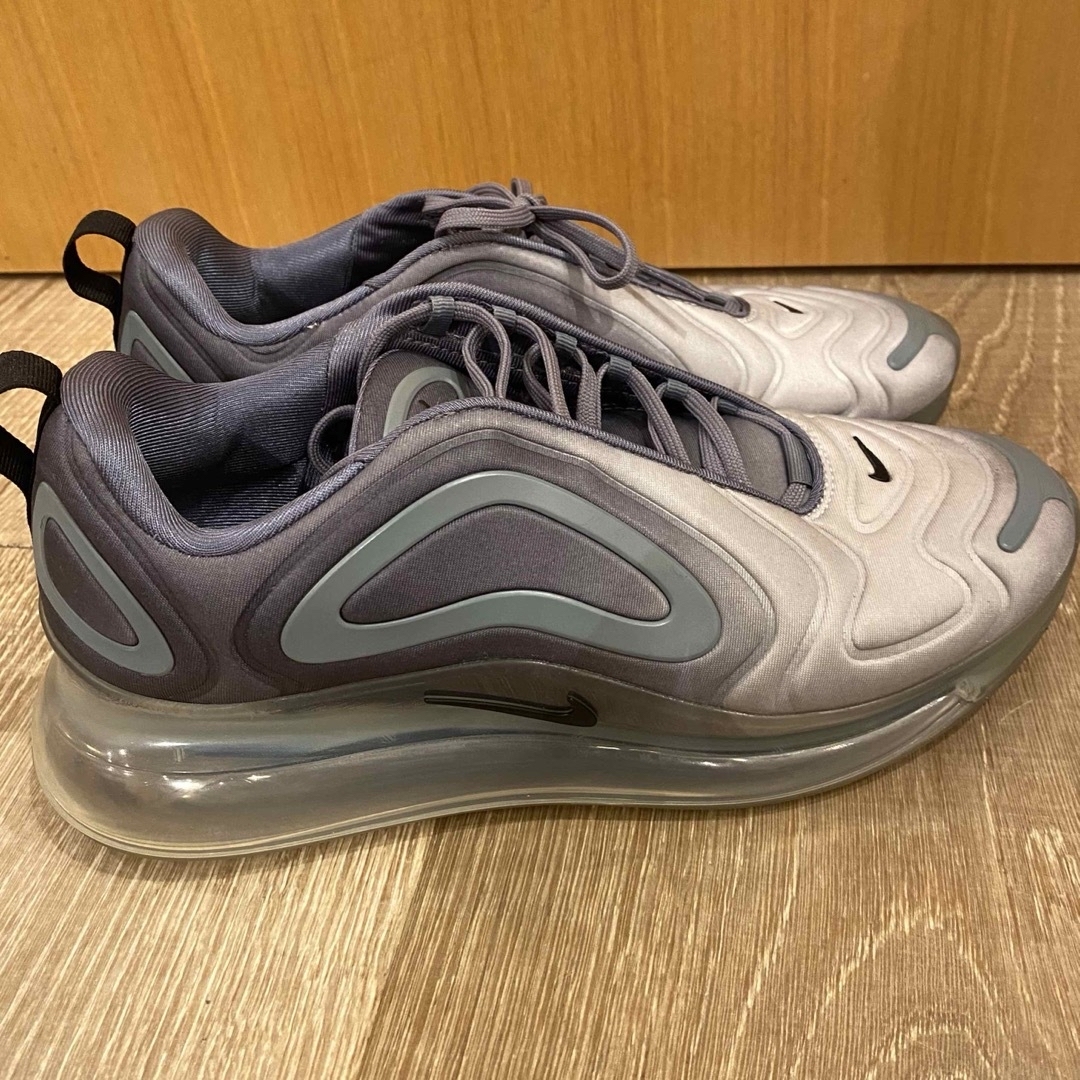 NIKE(ナイキ)のAIR MAX 720   27cm メンズの靴/シューズ(スニーカー)の商品写真