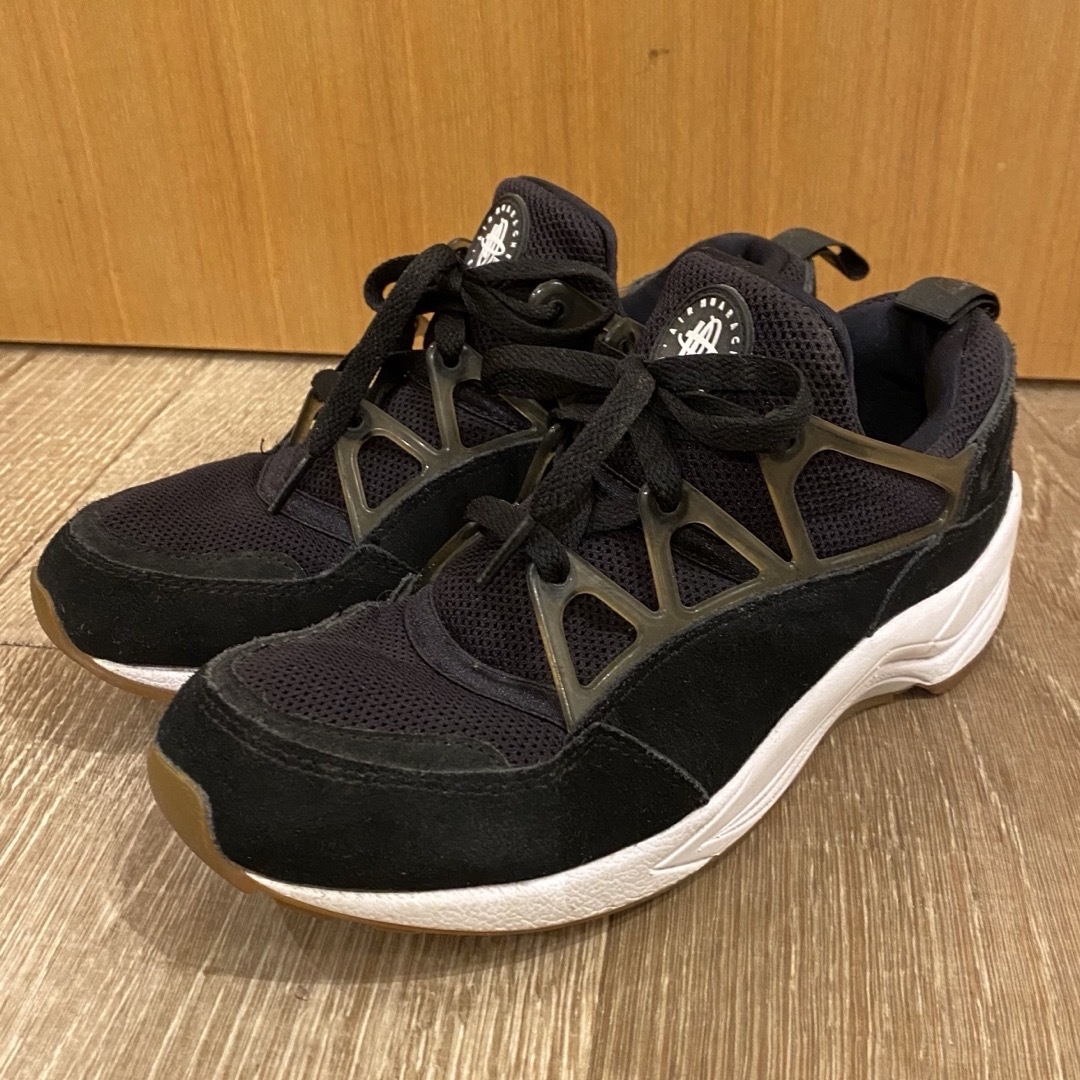 NIKE(ナイキ)のAIR HUARACHE LIGHT 24cm ハラチライト レディースの靴/シューズ(スニーカー)の商品写真