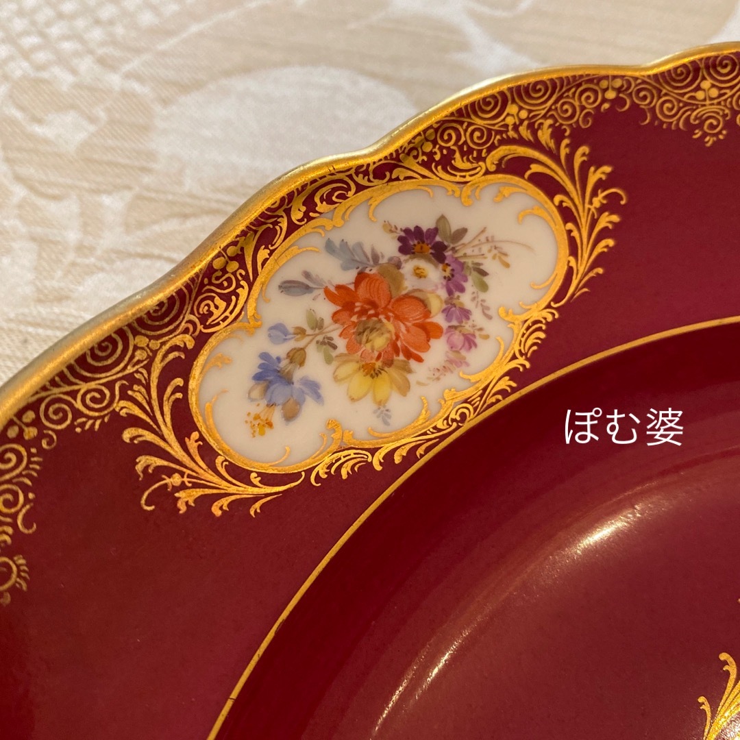 MEISSEN(マイセン)の【古マイセン】深い臙脂／３つ窓 22金彩 飾り皿「恋人文／恋人達と犬のいる風景」 インテリア/住まい/日用品のキッチン/食器(食器)の商品写真