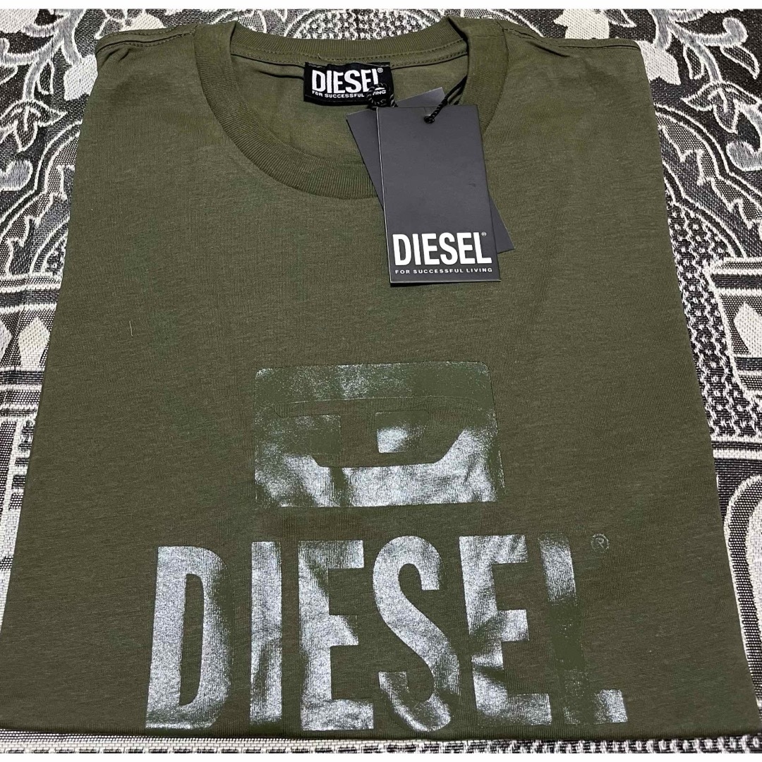 DIESEL(ディーゼル)のDIESEL 新品未使用　メンズ　tシャツ XL メンズのトップス(Tシャツ/カットソー(半袖/袖なし))の商品写真