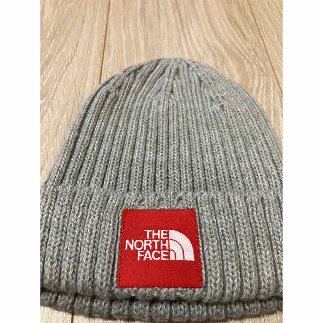 THE NORTH FACE(ザノースフェイス)のTHE NORTH FACE ニットキャップ ニット帽　グレー　キッズ キッズ/ベビー/マタニティのこども用ファッション小物(帽子)の商品写真