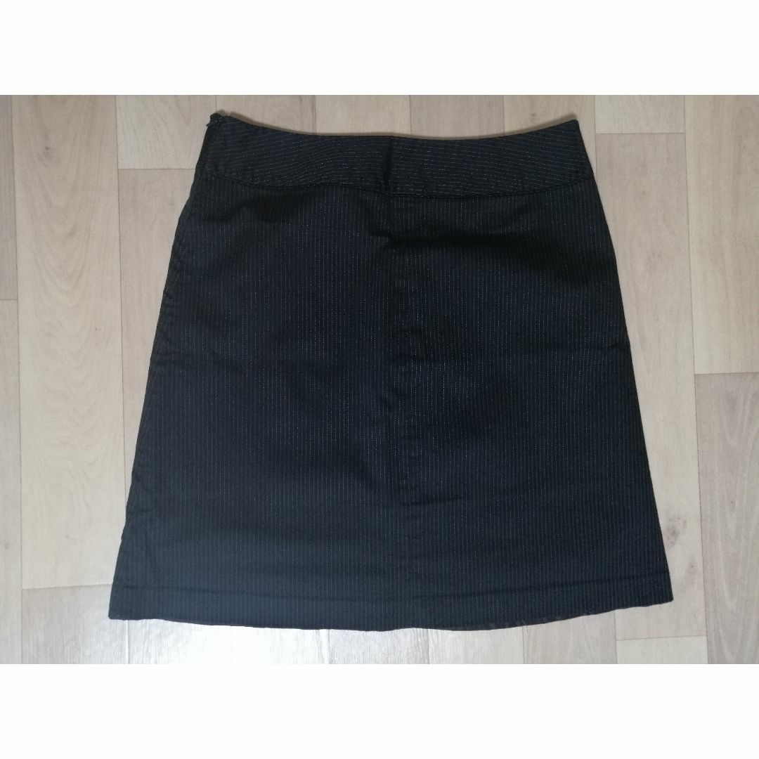 MERONA　レディース　ブラック　黒　ピンストライプ　細い縞模様　スカート レディースのスカート(ひざ丈スカート)の商品写真