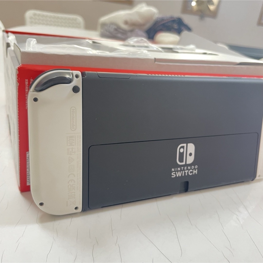 Nintendo Switch(ニンテンドースイッチ)のニンテンドー　スイッチEL版 エンタメ/ホビーのゲームソフト/ゲーム機本体(家庭用ゲーム機本体)の商品写真