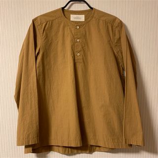 ネストローブ(nest Robe)のnest Robe CONFECT コンフェクト　プルオーバーシャツ　ベージュ(シャツ)