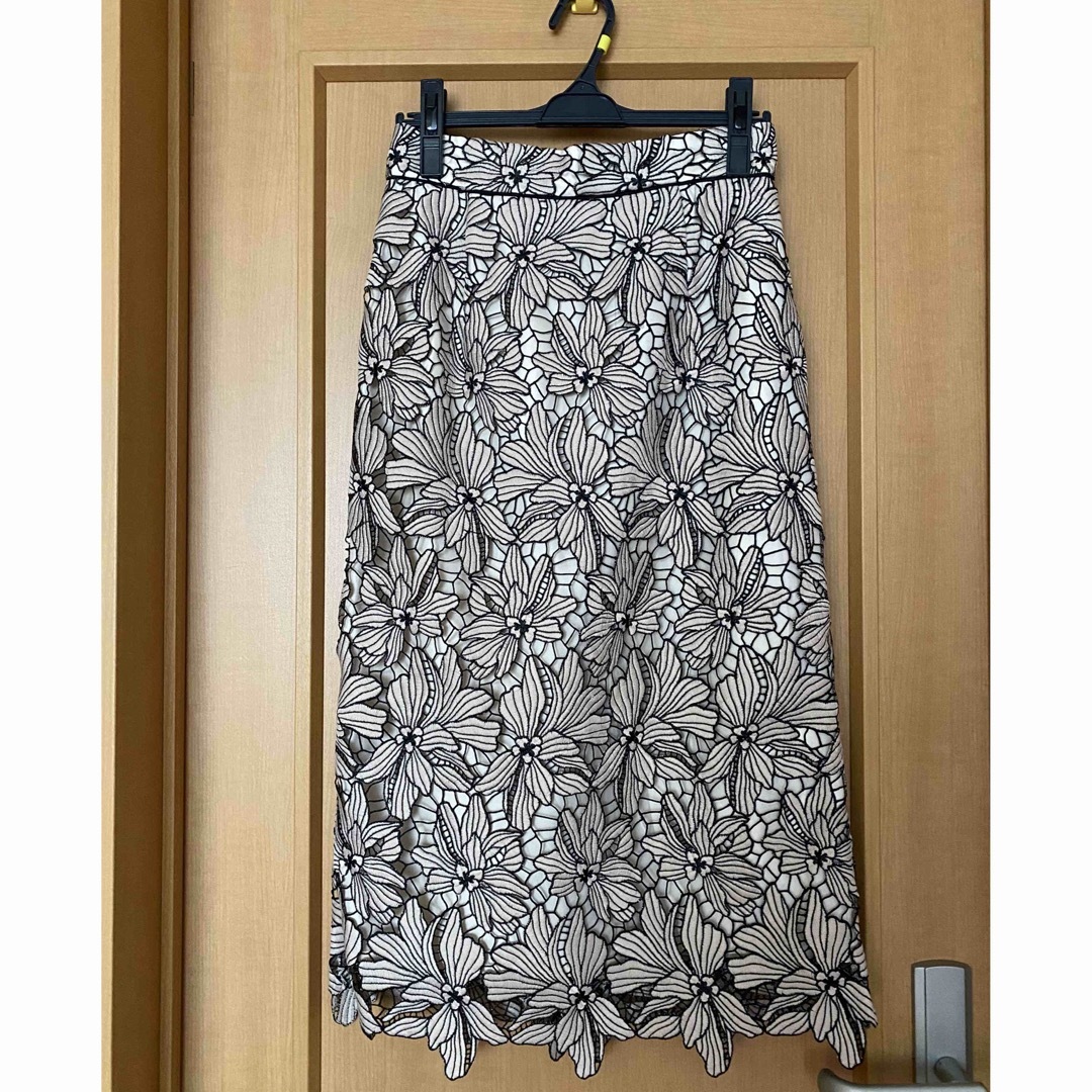 Apuweiser-riche(アプワイザーリッシェ)の美品🤍アプワイザーリッシェ　配色大花レースタイトスカート　特殊黒 レディースのスカート(ロングスカート)の商品写真