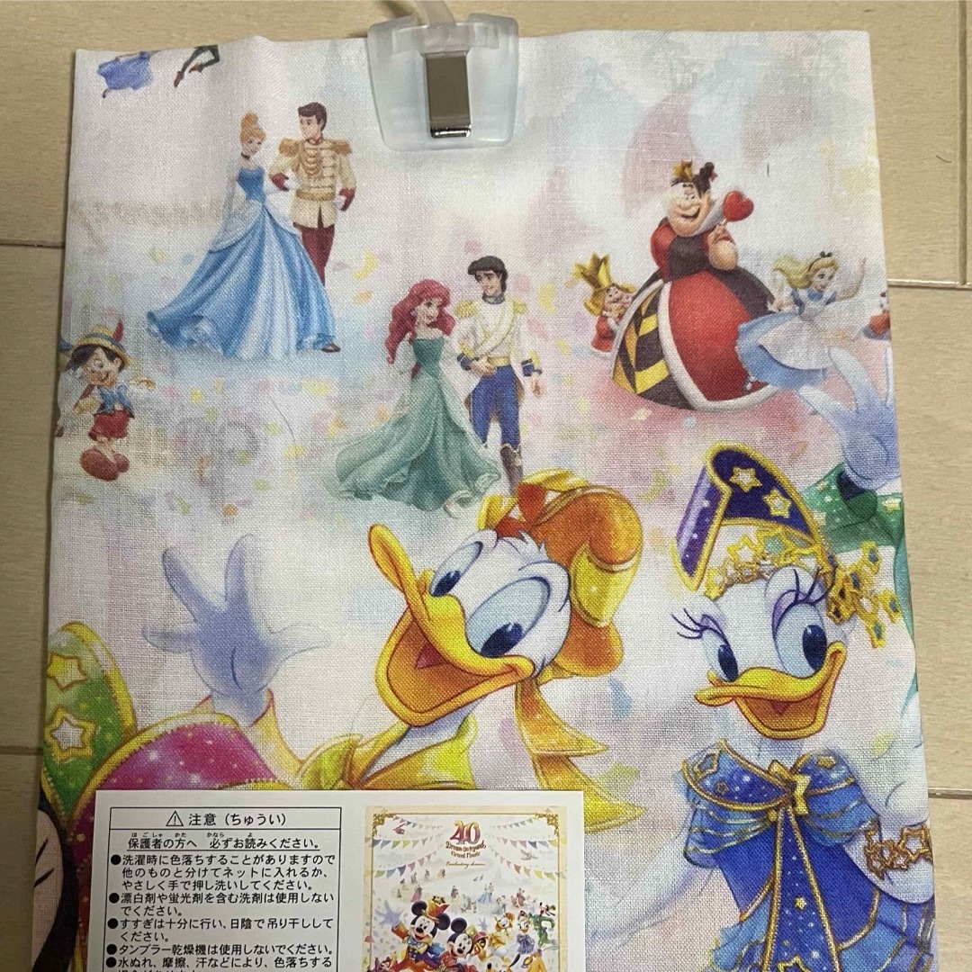 Disney(ディズニー)のディズニー40周年グランドフィナーレ　バンダナ エンタメ/ホビーのおもちゃ/ぬいぐるみ(キャラクターグッズ)の商品写真