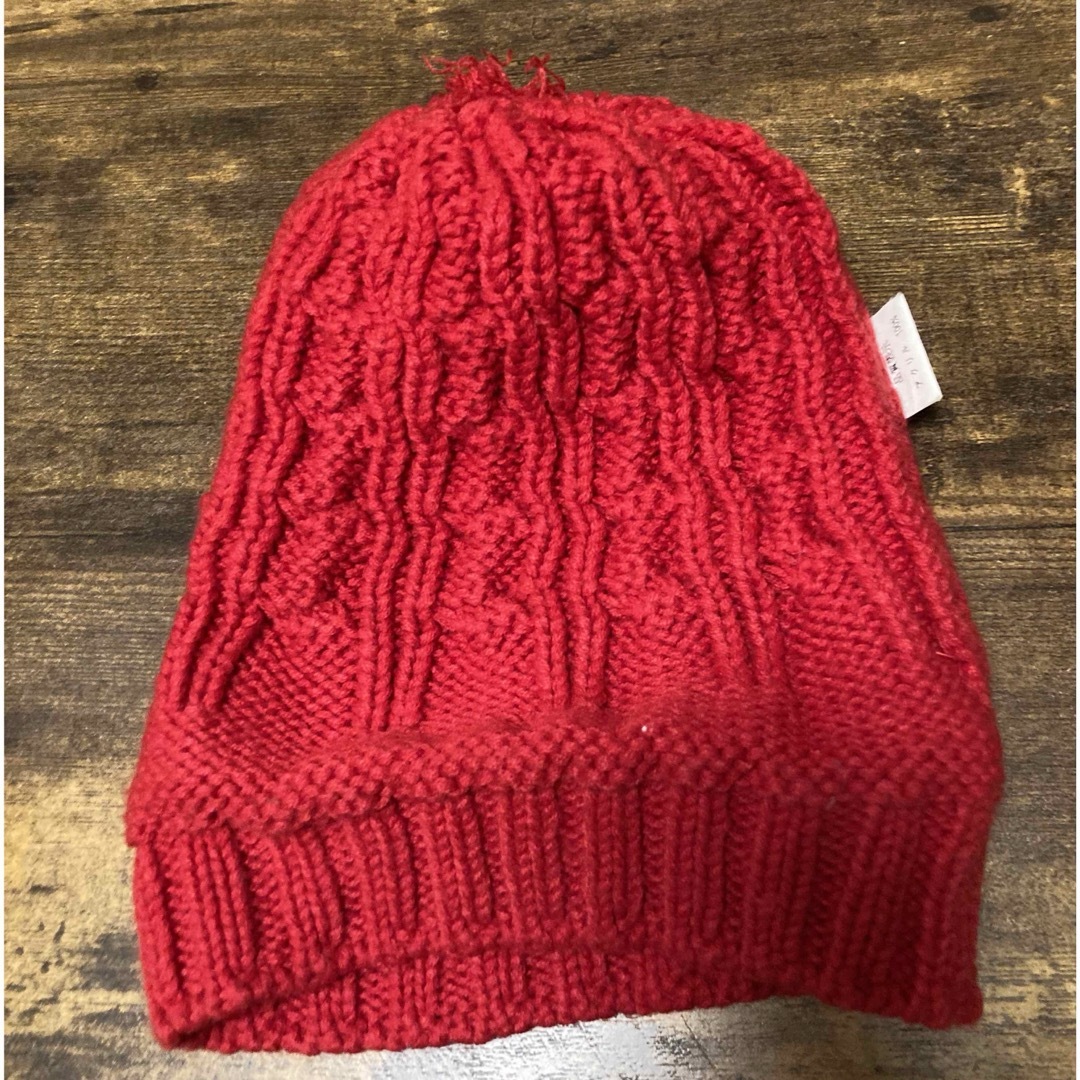 赤いニット帽アクリル100% レディースの帽子(ニット帽/ビーニー)の商品写真