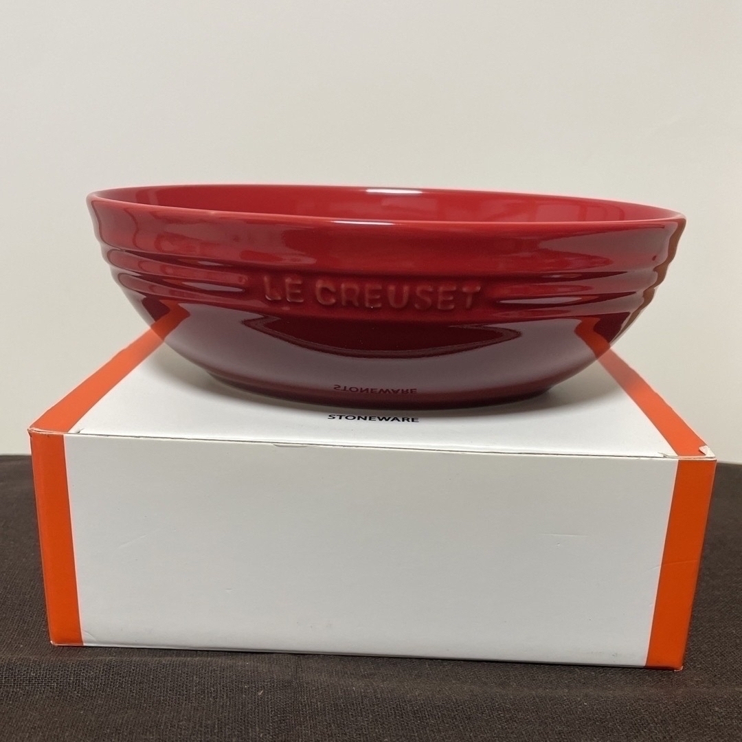 LE CREUSET(ルクルーゼ)の新品未使用 ルクルーゼ  オーバルサービングボウル インテリア/住まい/日用品のキッチン/食器(食器)の商品写真