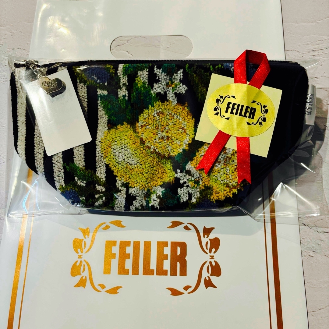 FEILER(フェイラー)の【新品】フェイラーFEILER ポーチ  プレゼント袋付 レディースのファッション小物(ポーチ)の商品写真