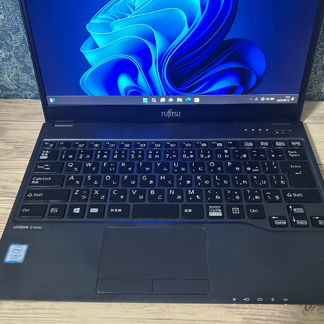 富士通Lifebook U939 8GB/256GB 第8世代Core i5 スマホ/家電/カメラのPC/タブレット(ノートPC)の商品写真