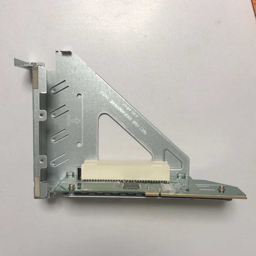 富士通(フジツウ)のFujitsu Riser Card2 JIB85Y／専用金具付 スマホ/家電/カメラのPC/タブレット(PCパーツ)の商品写真