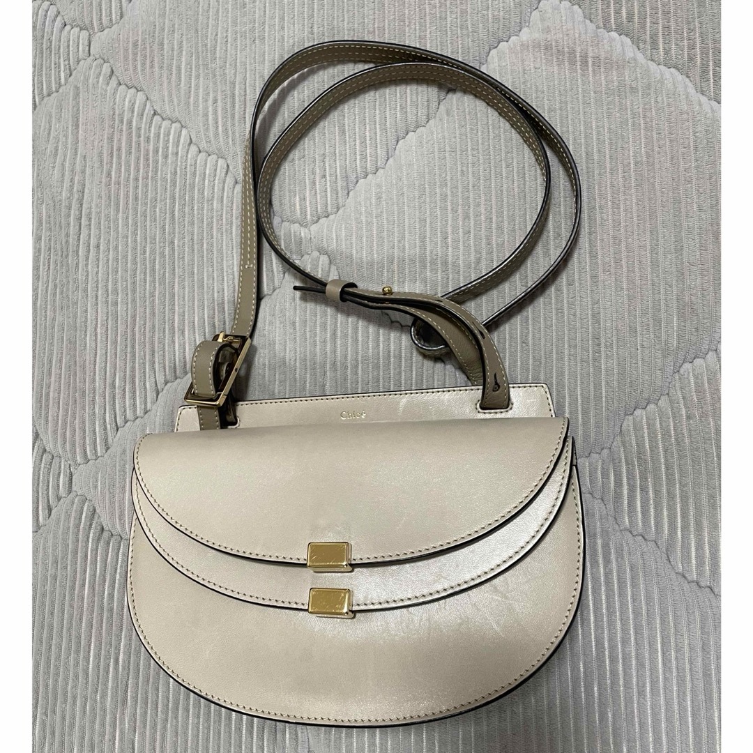 Chloe(クロエ)のChloe クロエ ショルダーバッグ ジョージア グレージュ レディースのバッグ(ショルダーバッグ)の商品写真