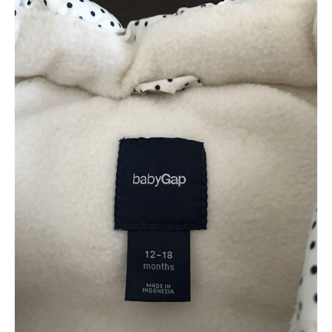 babyGAP(ベビーギャップ)の美品！ベビーギャップ　ベストアウター　【12-18M/80cm】白ドット キッズ/ベビー/マタニティのベビー服(~85cm)(ジャケット/コート)の商品写真