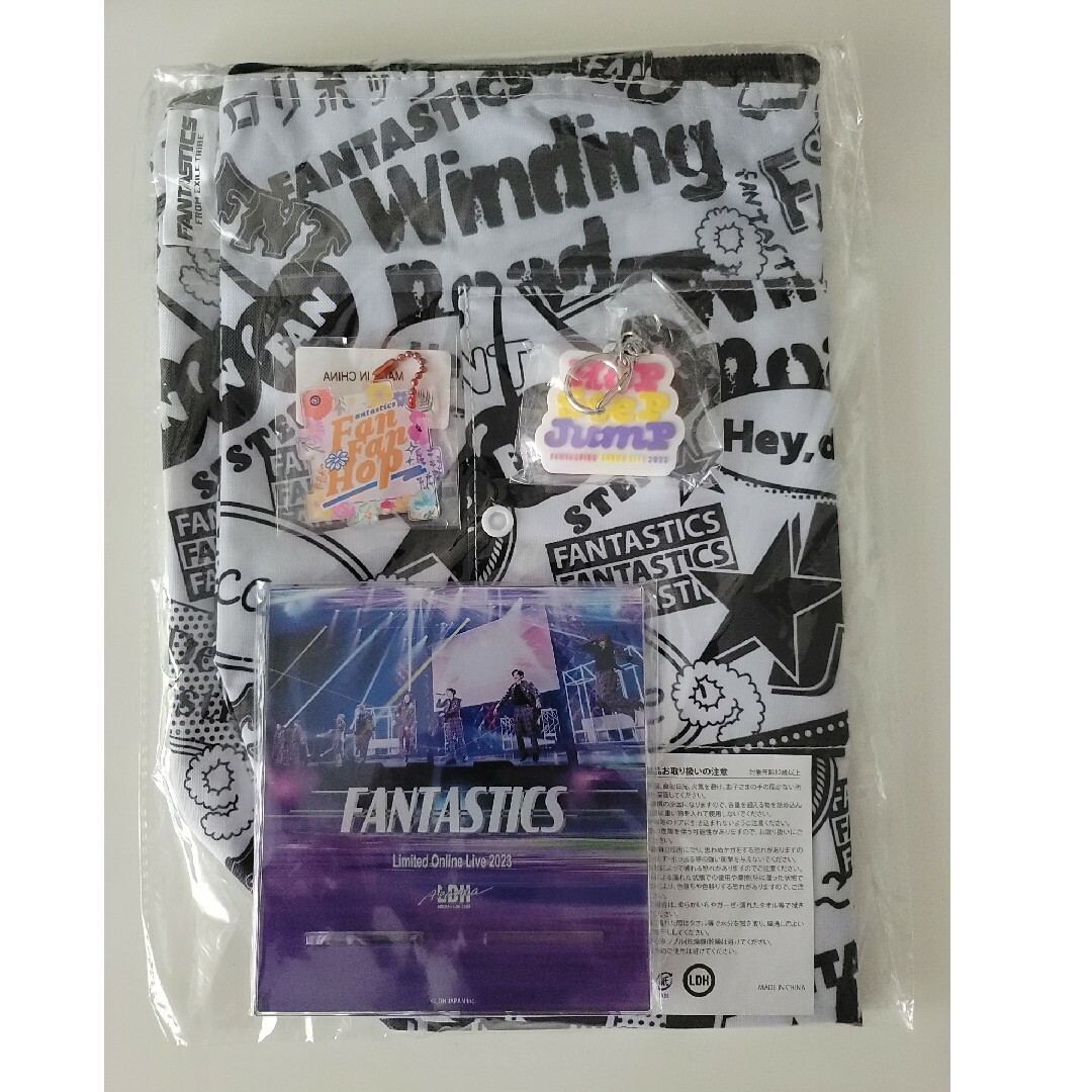 FANTASTICS ファンクラブ 入会特典バッグ　おまけ付き エンタメ/ホビーのタレントグッズ(その他)の商品写真