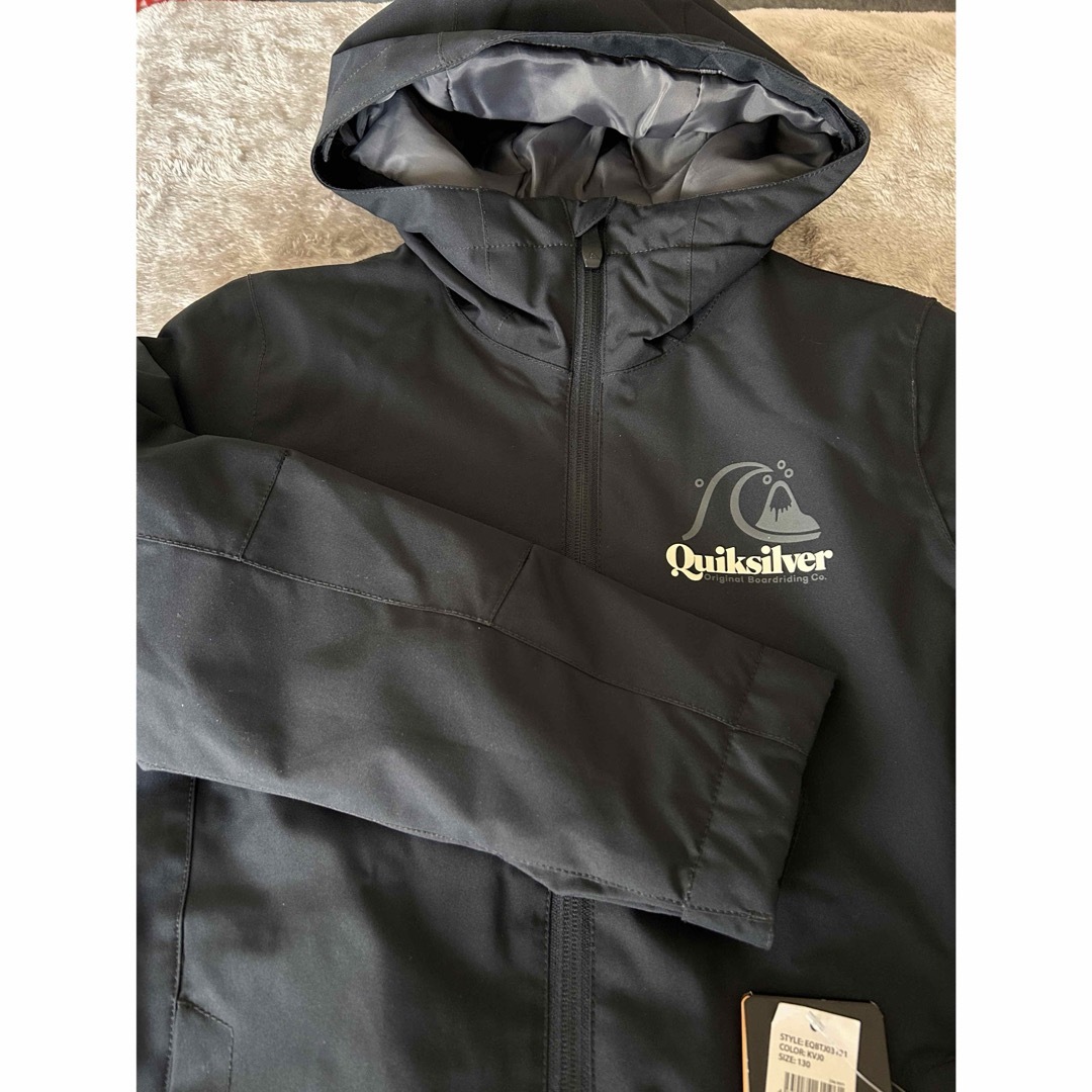 QUIKSILVER(クイックシルバー)の新品　Quick silver クイックシルバー　スノーボードウェア　１３０cm スポーツ/アウトドアのスノーボード(ウエア/装備)の商品写真