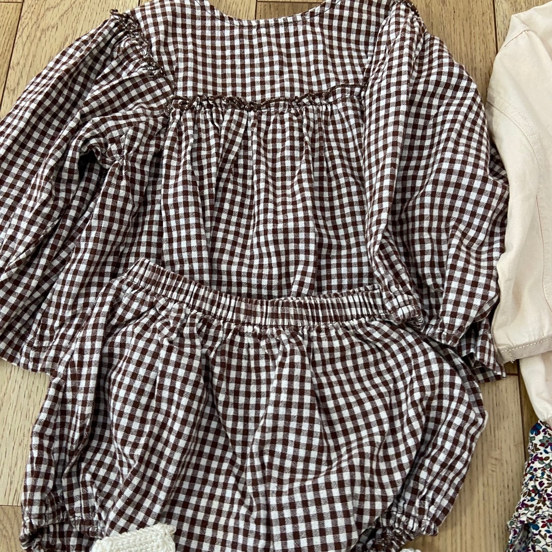 ZARA KIDS(ザラキッズ)の90cm右下花柄ワンピース キッズ/ベビー/マタニティのキッズ服女の子用(90cm~)(その他)の商品写真