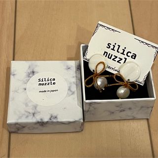 silica nuzzleのイヤリング(イヤリング)