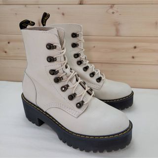 ドクターマーチン(Dr.Martens)のドクターマーチン レオナ 7ホール アイボリー 厚底 ブーツ UK5 24cm(ブーツ)