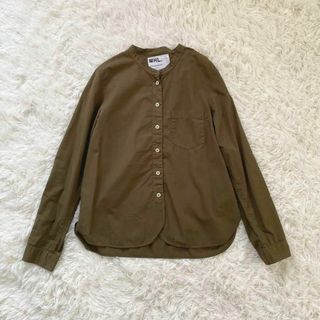 マーガレットハウエル(MARGARET HOWELL)の【美品】マーガレットハウエル バンドカラーシャツ カーキ M 長袖(シャツ/ブラウス(長袖/七分))