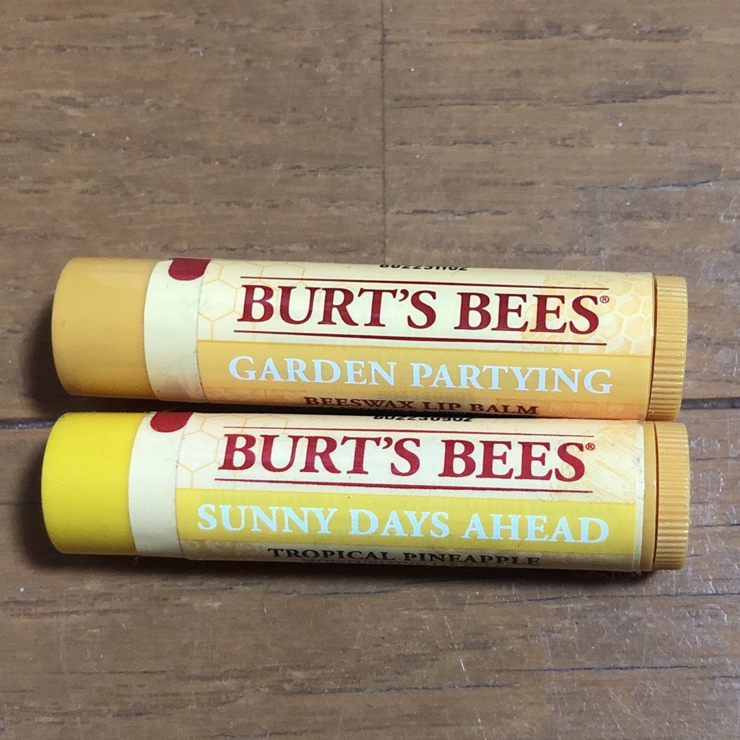 BURT'S BEES(バーツビーズ)のバーツビーズリップバーム　2本セット コスメ/美容のスキンケア/基礎化粧品(リップケア/リップクリーム)の商品写真