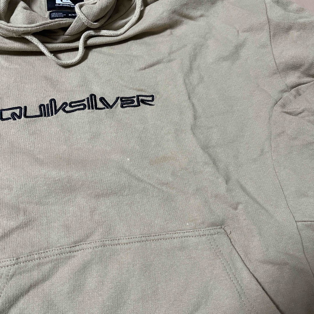 QUIKSILVER(クイックシルバー)のクイックシルバー　パーカー　カーキ メンズのトップス(パーカー)の商品写真