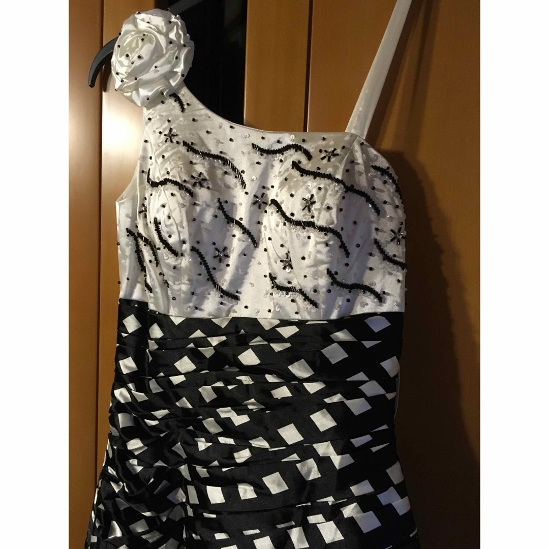 TADASHI SHOJI(タダシショウジ)の新品 米国会社  DF BLACK/WHITE ドレス  XS レディースのフォーマル/ドレス(ロングドレス)の商品写真