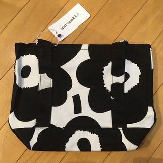 マリメッコ(marimekko)の【marimekko】新品未使用 セイディ トートバッグ モノトーン 花柄(トートバッグ)