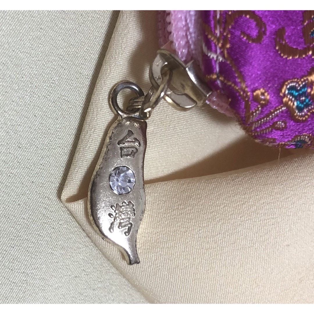 刺繍が綺麗な　小銭入れ　台湾 レディースのファッション小物(コインケース)の商品写真