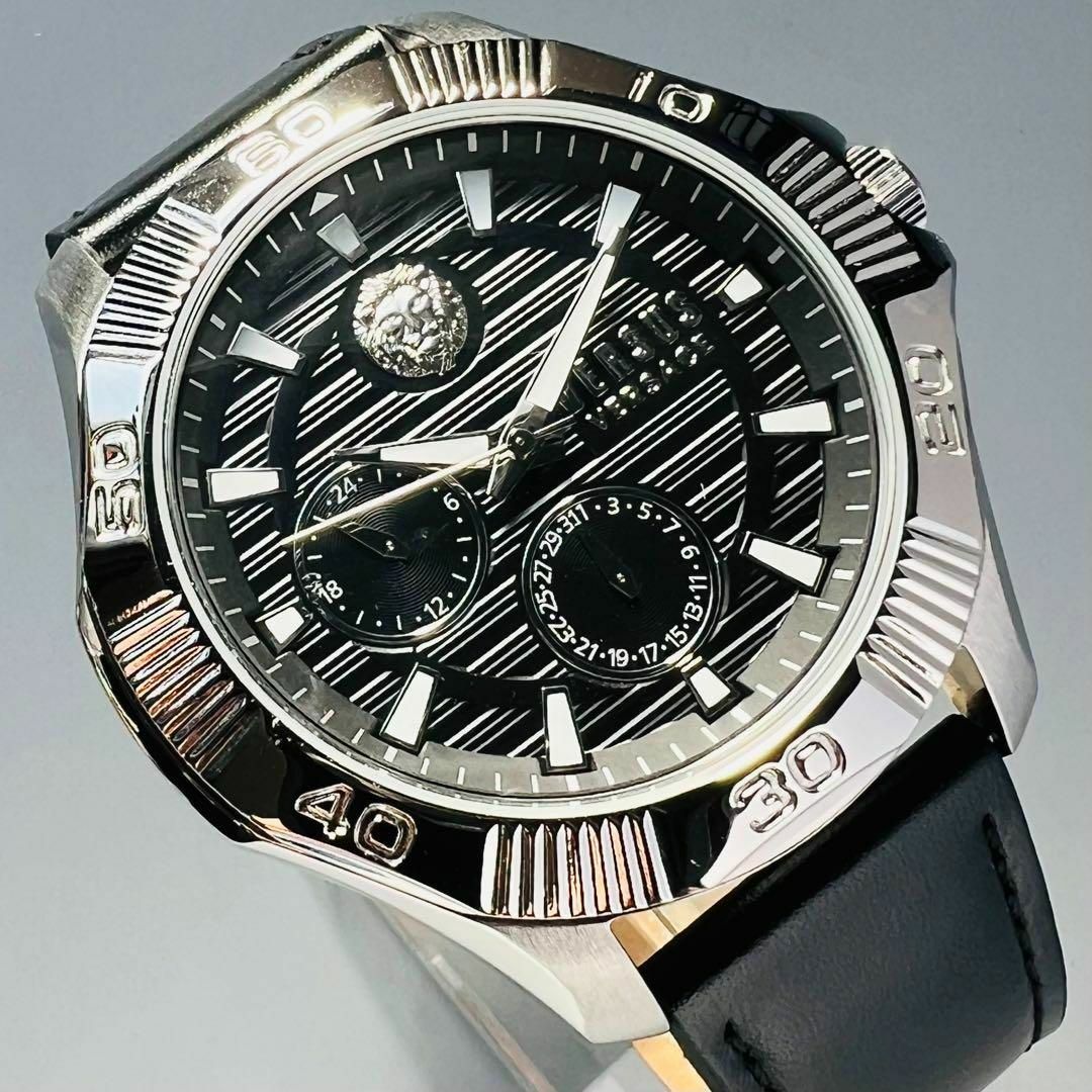 VERSACE(ヴェルサーチ)のヴェルサス ヴェルサーチ 腕時計 メンズ 新品クォーツ ブラック ケース付属 黒 メンズの時計(腕時計(アナログ))の商品写真