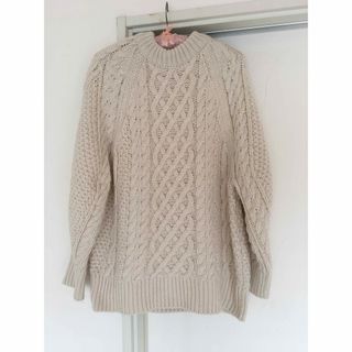 エイチアンドエイチ(H&H)のＨ＆M ゆったりニット　ホワイト　長袖　温かい　ふわふわ　Mサイズ(ニット/セーター)